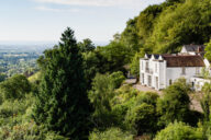 THE COTTAGE IN THE WOODS, MALVERN: A SERENE COUNTRY ESCAPE