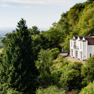 THE COTTAGE IN THE WOODS, MALVERN: A SERENE COUNTRY ESCAPE